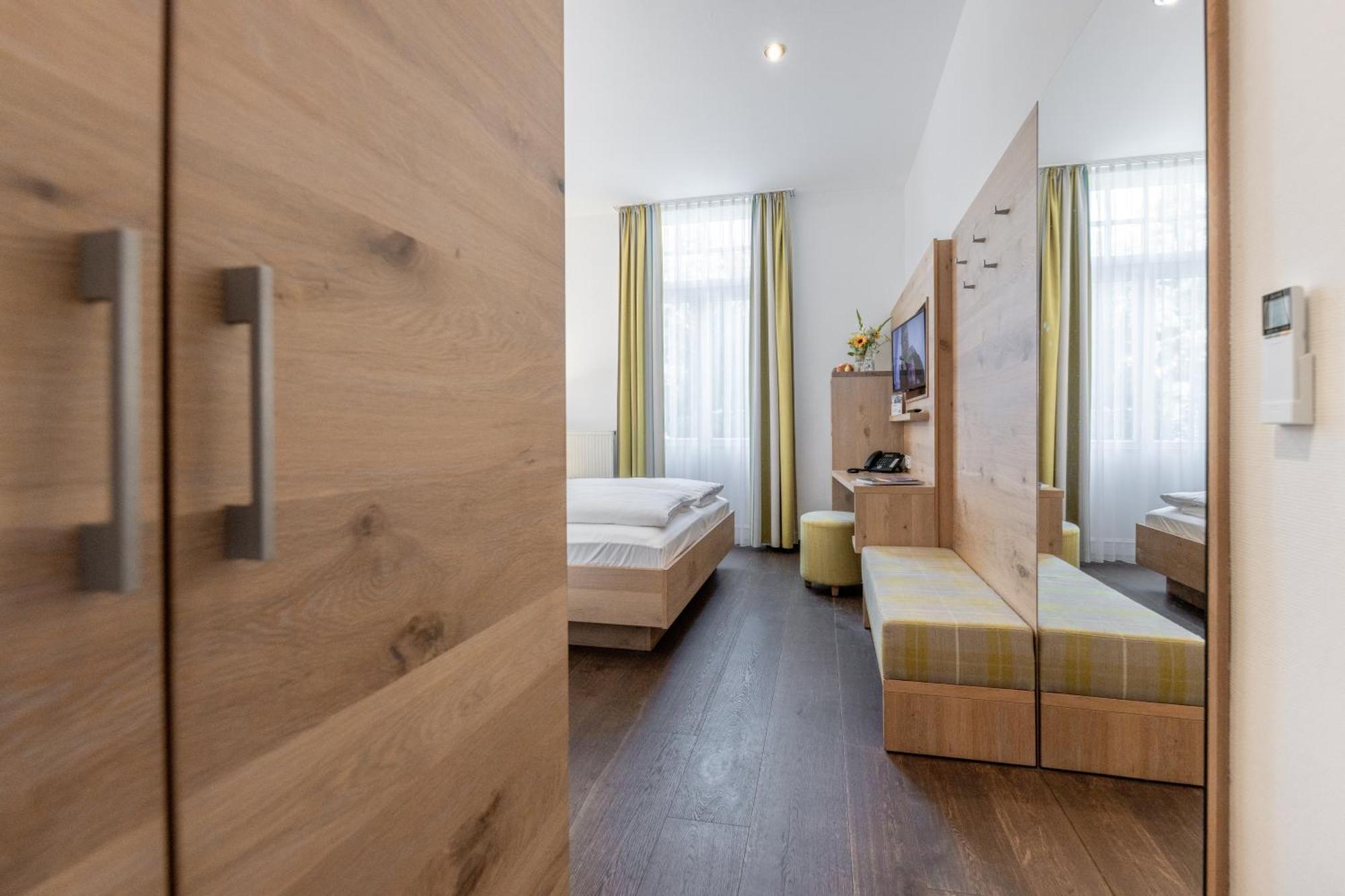 Villa Benz Hotel Garni Schwetzingen Zewnętrze zdjęcie
